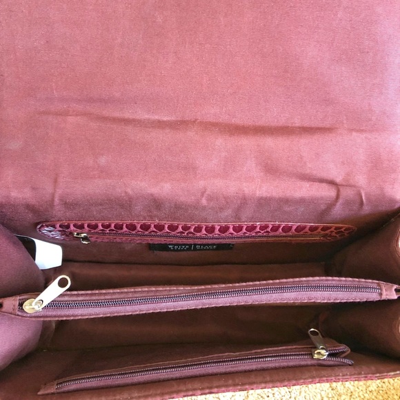 LIKE NEW 💜Burgundy Handbag 👜 with Metal Detail - Picture 2 of 2